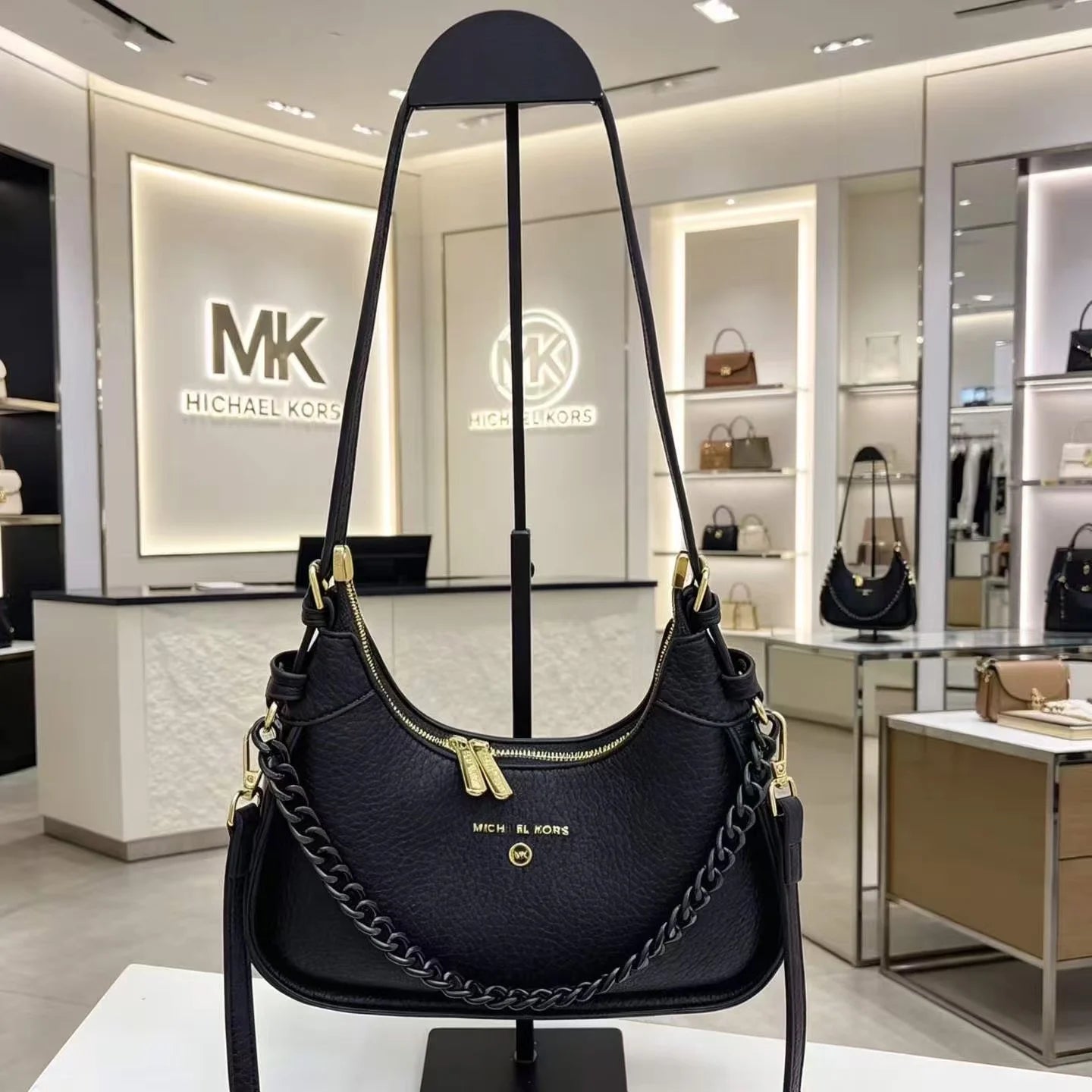 2026  Michael Kors Ladies' Classic Fashion Crossbody Bag MK Alphabet Chain Casual Versatile Outward Commuter Travel Bag