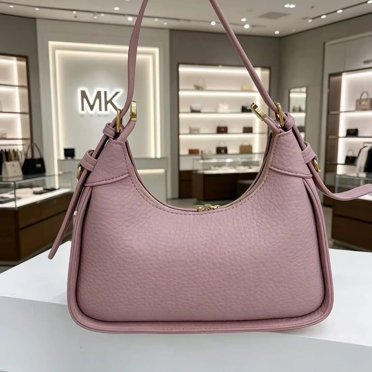 2026  Michael Kors Ladies' Classic Fashion Crossbody Bag MK Alphabet Chain Casual Versatile Outward Commuter Travel Bag